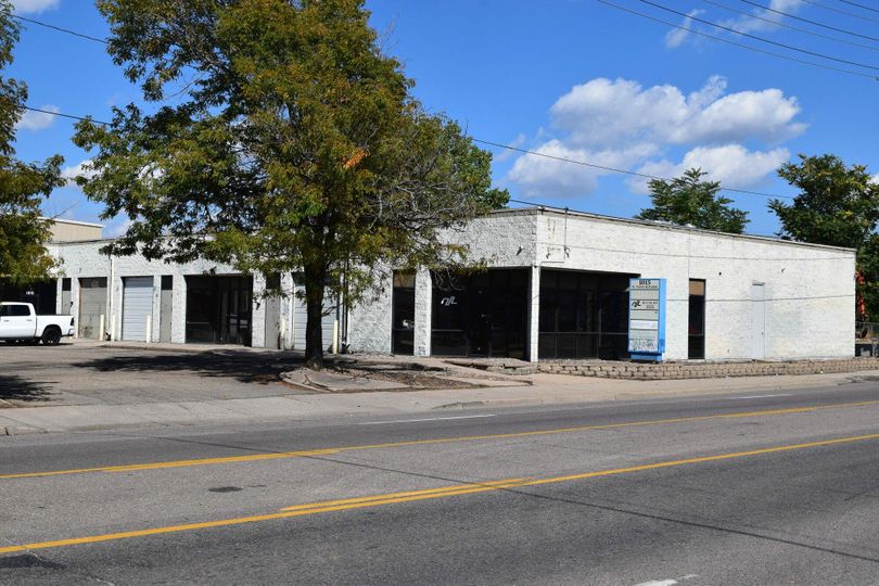 Affordable office/warehouse units for lease