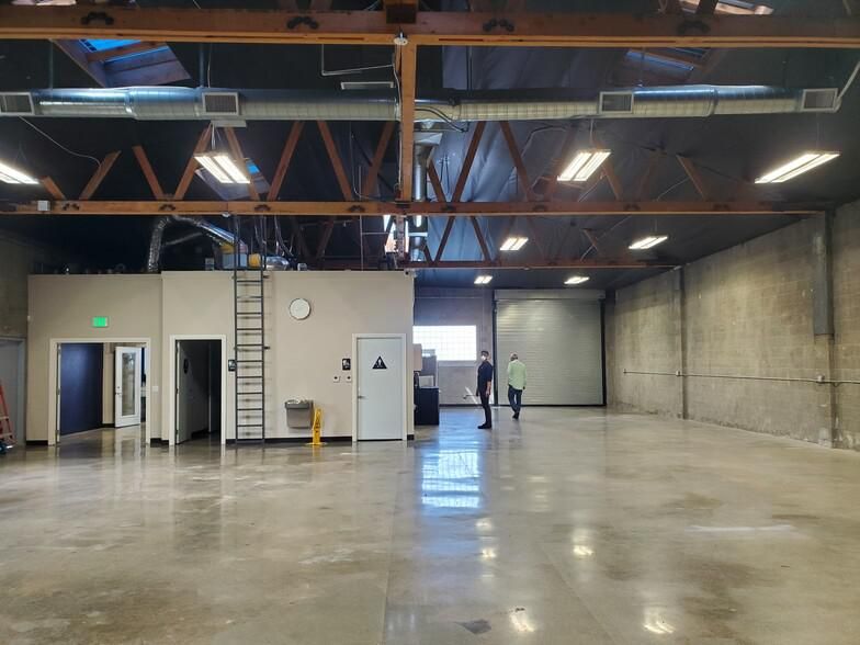Carrier Components Corp (former) 2529 N San Fernando Rd photo 4