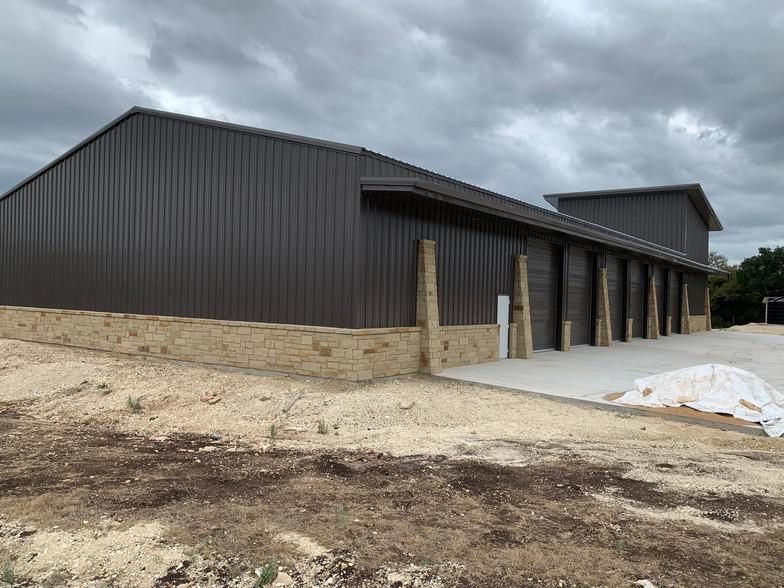 Building B 2554 W Highway 290 photo 4