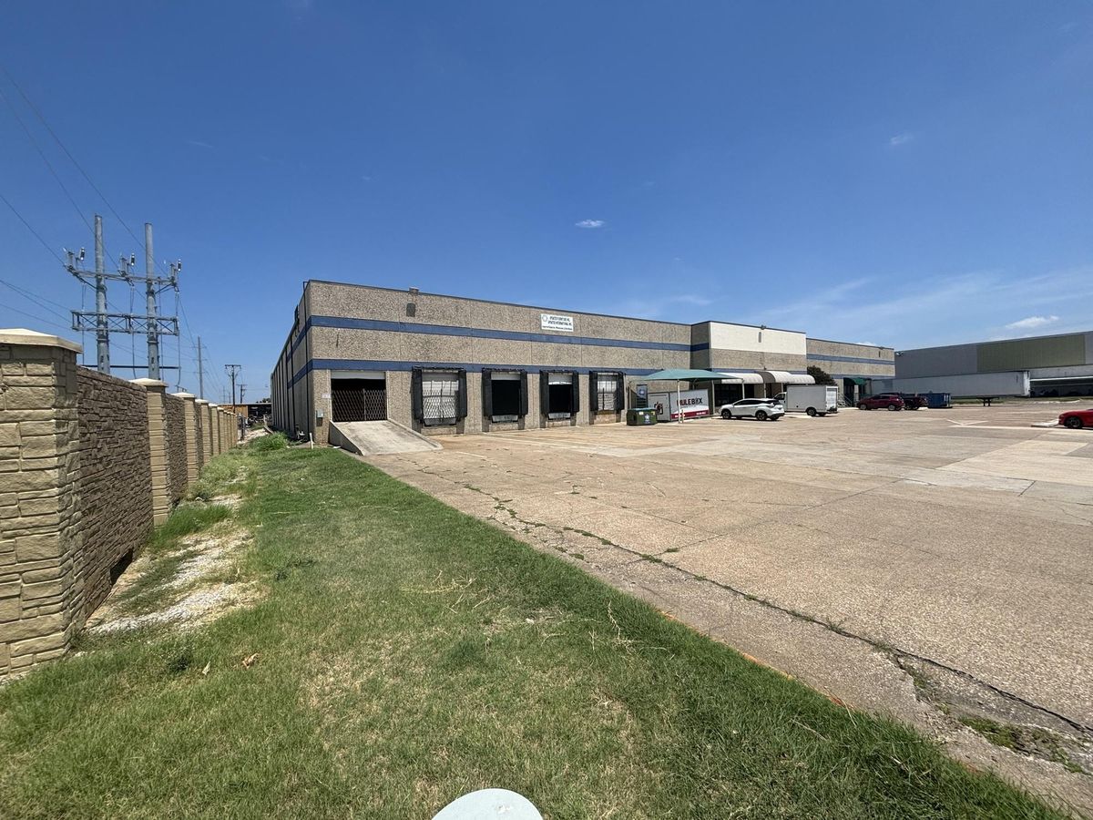 2125-2127 Exchange Dr photo 3