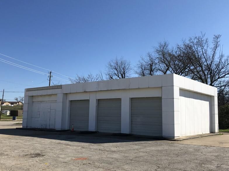721 W Tarrant Rd photo 2