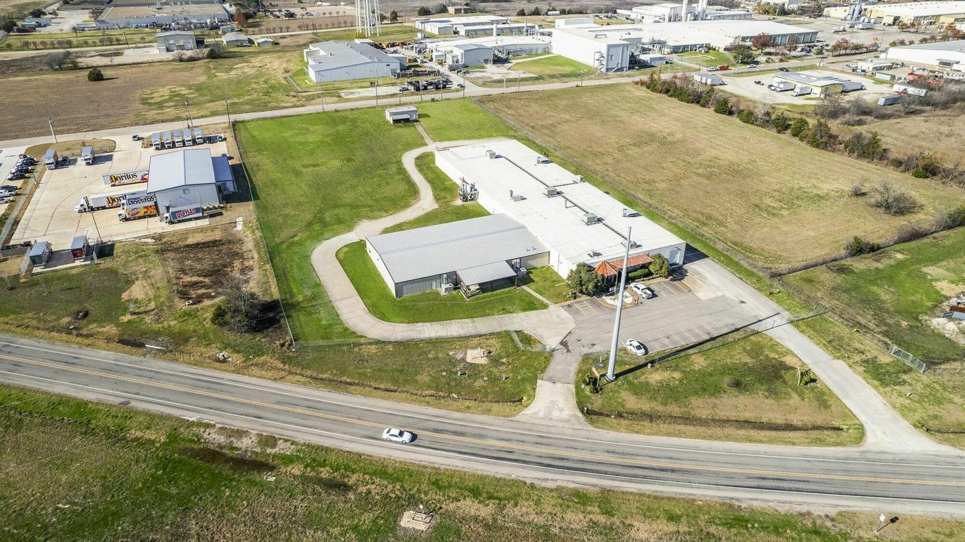 6120 Texas 66 photo 1
