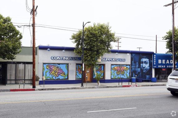 7039 Reseda Blvd