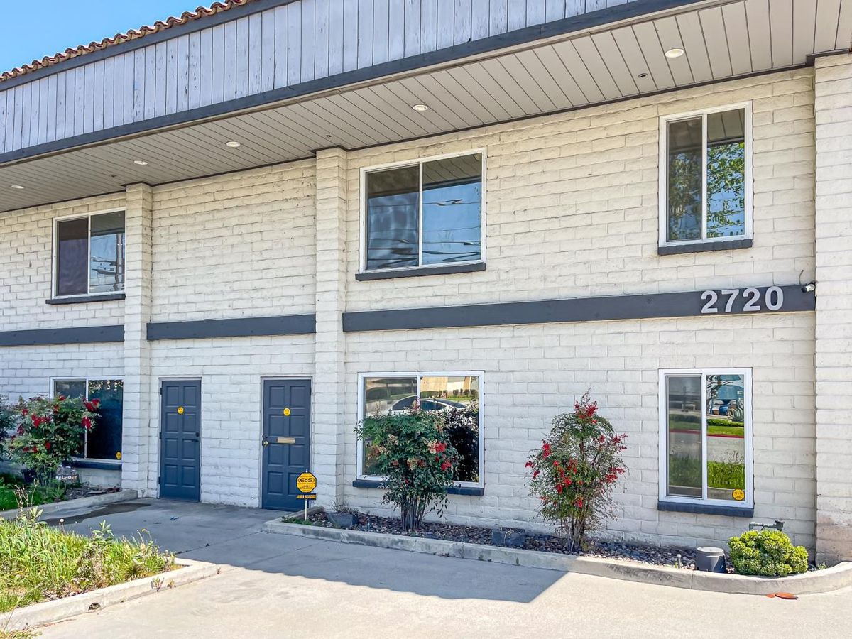 2720 Pomona blvd photo 4