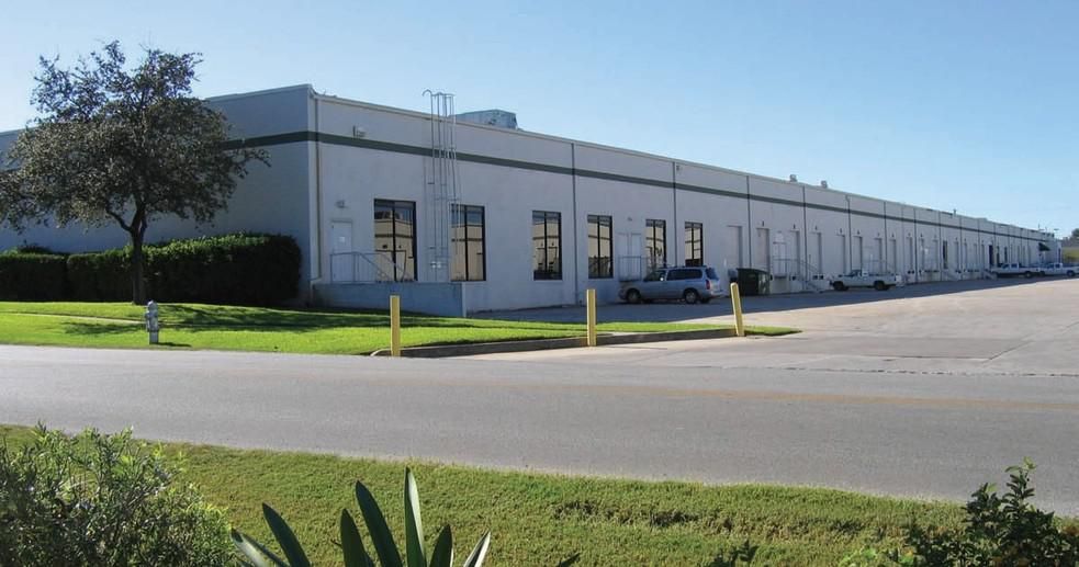 Isom Business Center - Isom I 919-941 Isom Rd photo 3