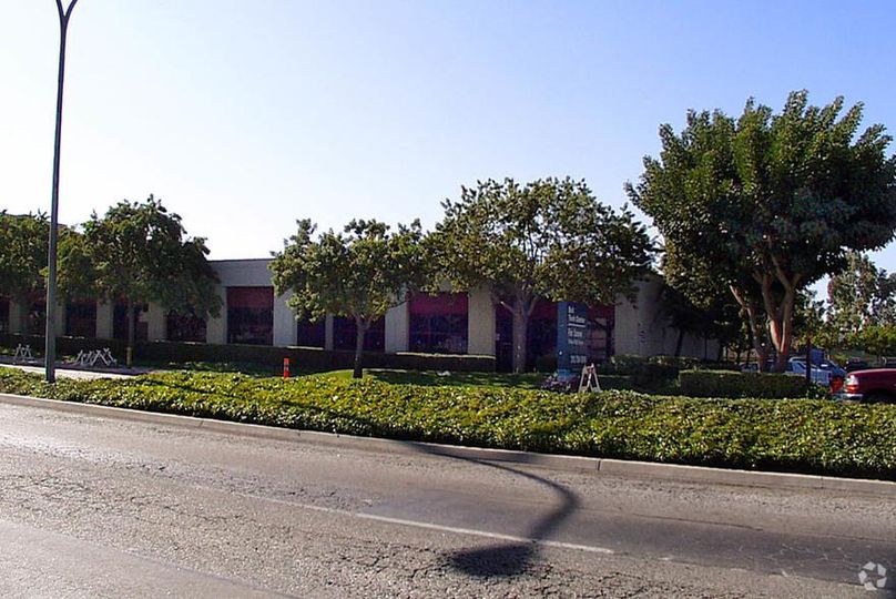 Bell Tech Center 5450-5460 Bandini Blvd