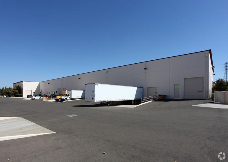Riverside Commerce Center 4 1050 Riverside Pky