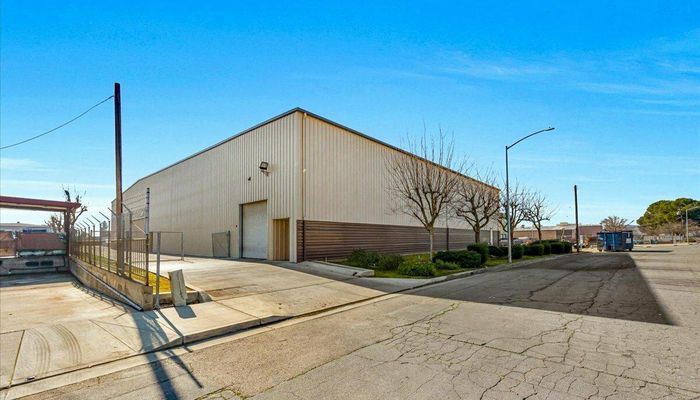 Warehouse Space for Rent at 5688 E Fountain Way Fresno, CA 93727 - #8