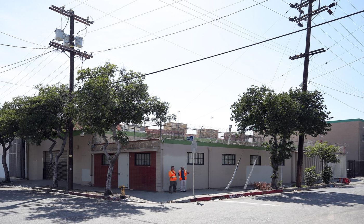 1401 Wilson St photo 1