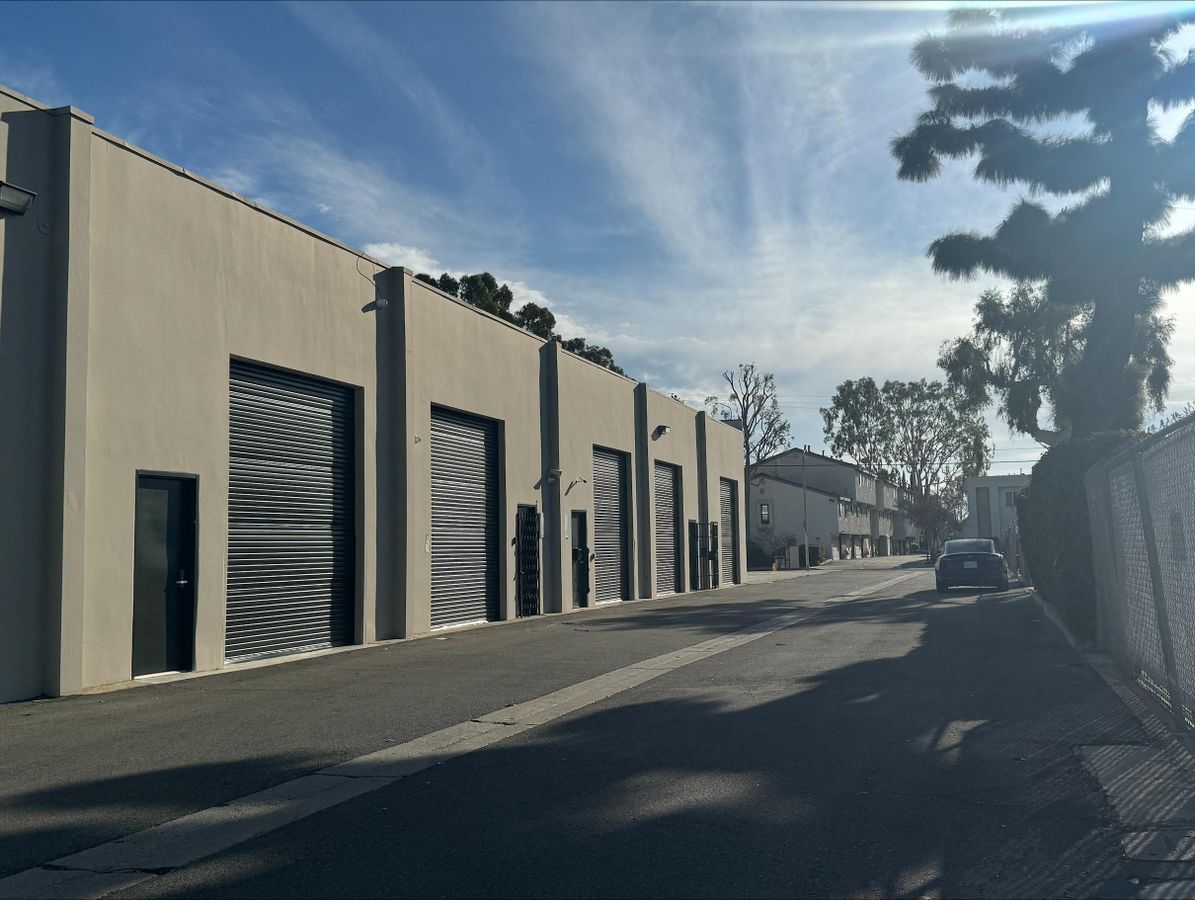 18310-18330 Oxnard Street photo 3