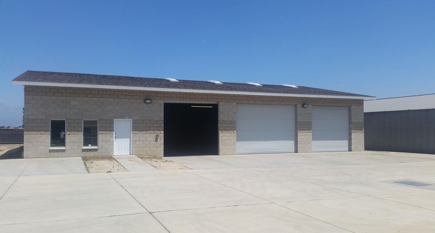 1571 Lilac Ave photo 1
