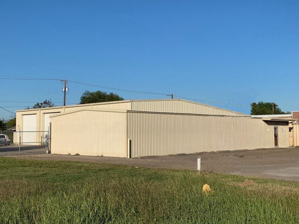 5562 Leopard St photo 2