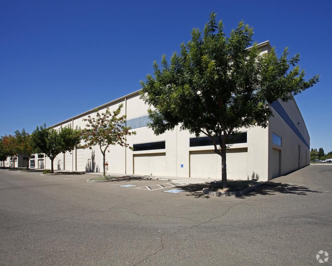 Bldg 2 photo 2