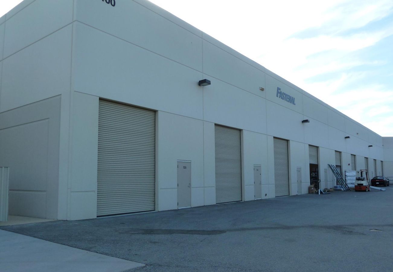 University Commerce Center photo 4