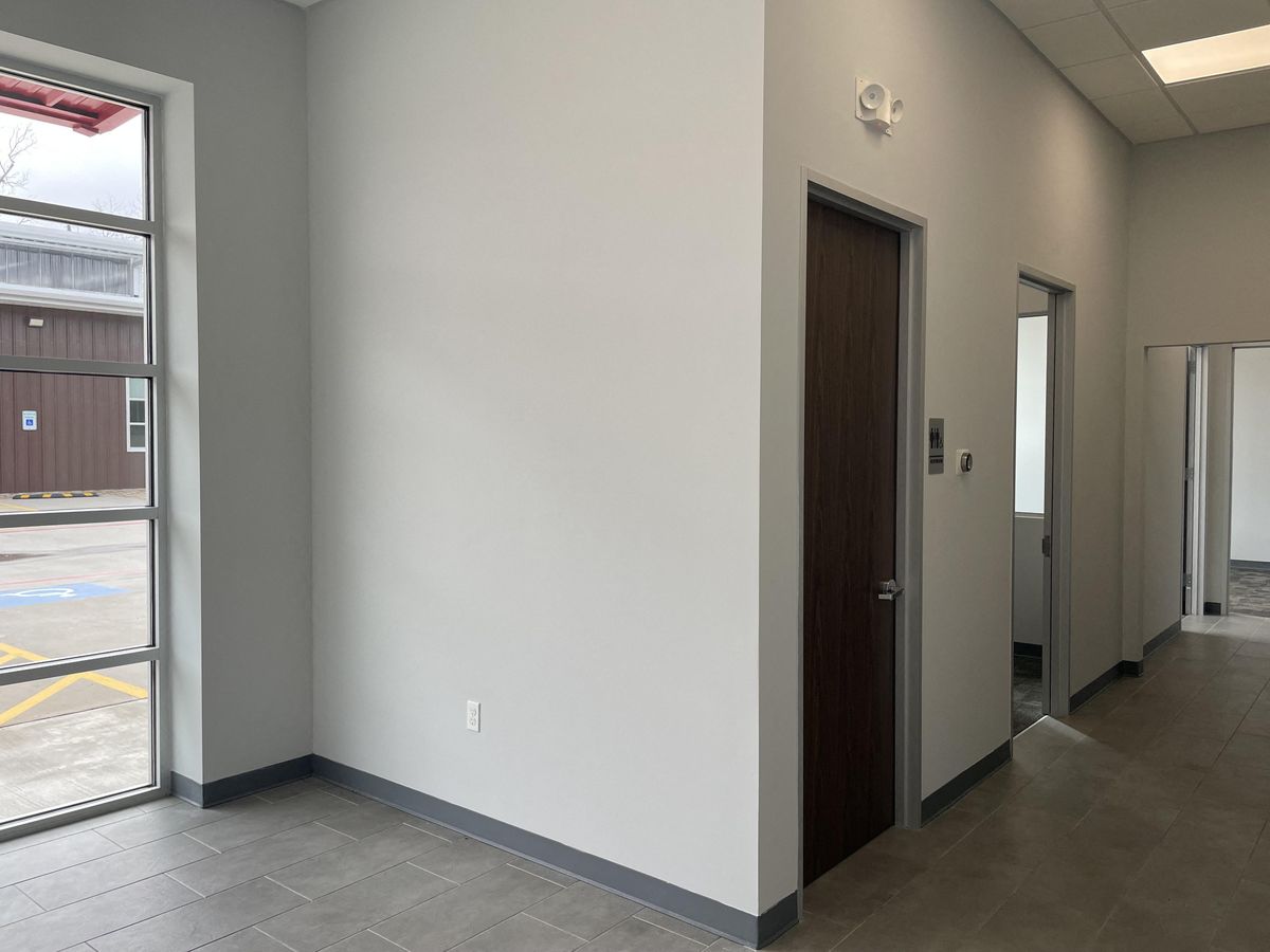 331 Corporate Wood Dr photo 4