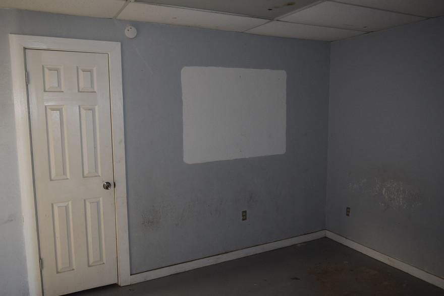 REDUCED TO $4,700.MON/MG 529 Kentucky Ave photo 2