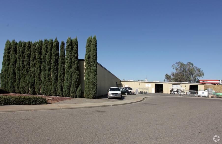 Lone Palm Industrial Park 1413 Lone Palm Ave photo 2