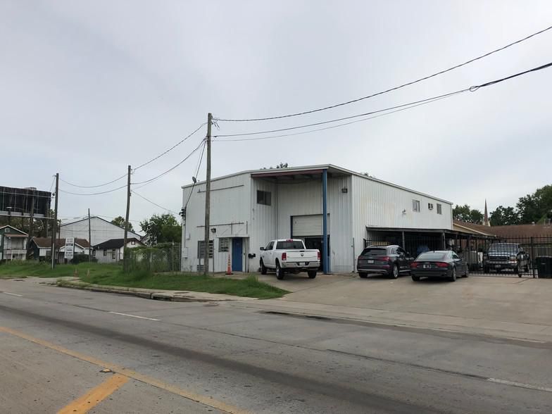 Ground Lease Opportunity in Heights Area 4611 Katy Fwy photo 2