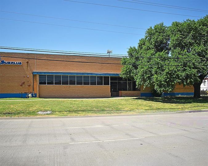 909 Regal Row