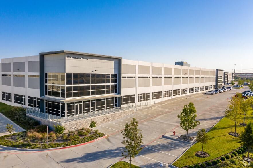 Building 2 2801 W Airport Fwy photo 3