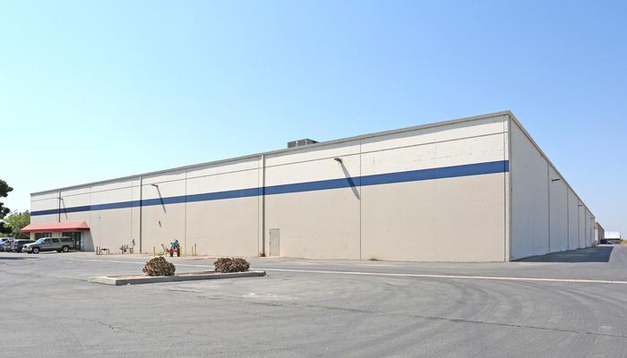 Warehouse Space for Rent at 7950-7952 W Doe Ave Visalia, CA 93291 - #2