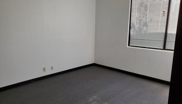 Warehouse Space for Rent at 9155 Alabama Ave Chatsworth, CA 91311 - #3