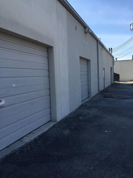 8823-8833 Tradeway St photo 3