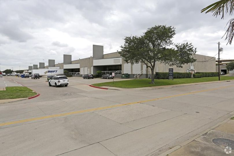 Bldg B & C 10730-10768 N Stemmons Fwy