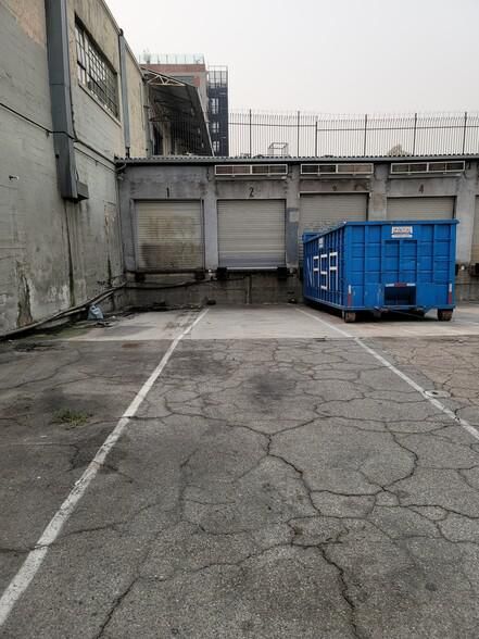 1736-1738 Industrial St photo 3