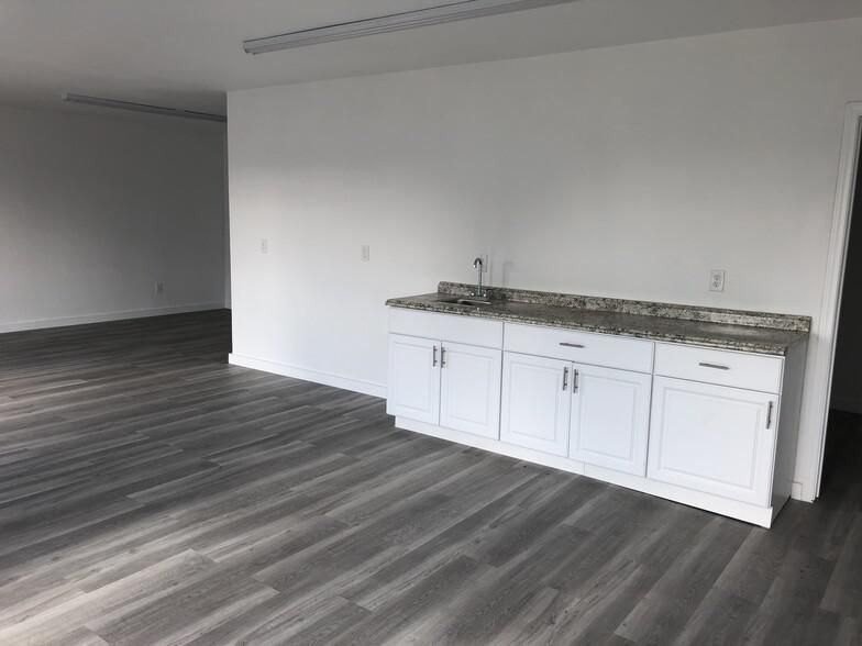 4115 Hahn Blvd photo 3