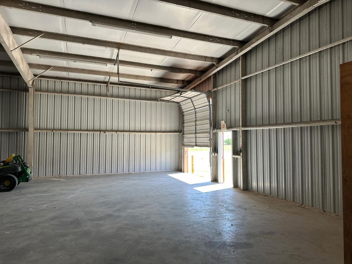 2118 Vo Tech Dr photo 3
