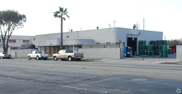 Can be leased w/ 4336 E. Washington Blvd