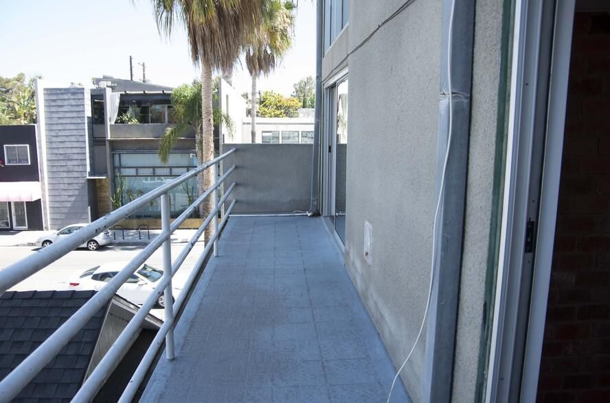 The "1350" Building 1350-1352 Abbot Kinney Blvd photo 4