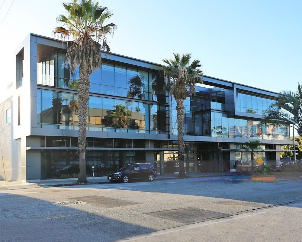 900 Wilshire Blvd photo 1