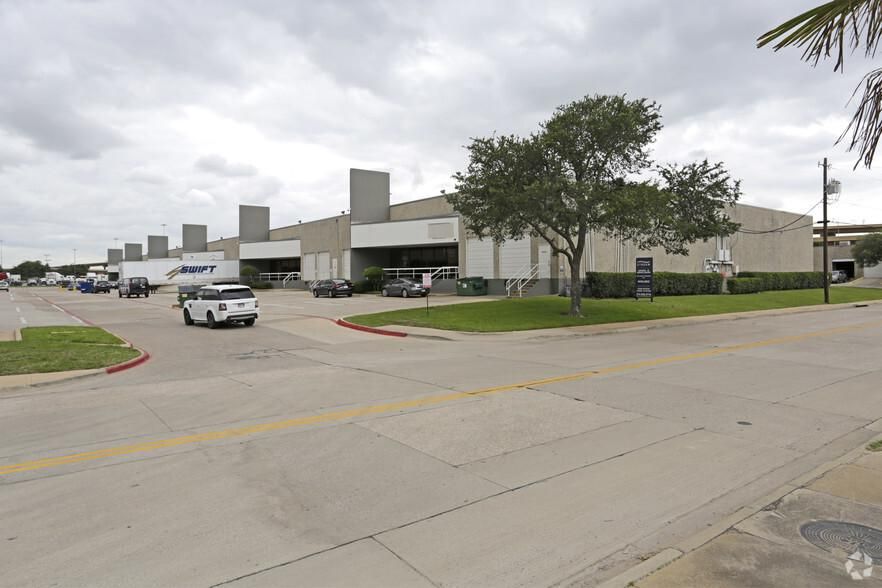 Bldg B & C 10730-10768 N Stemmons Fwy photo 1