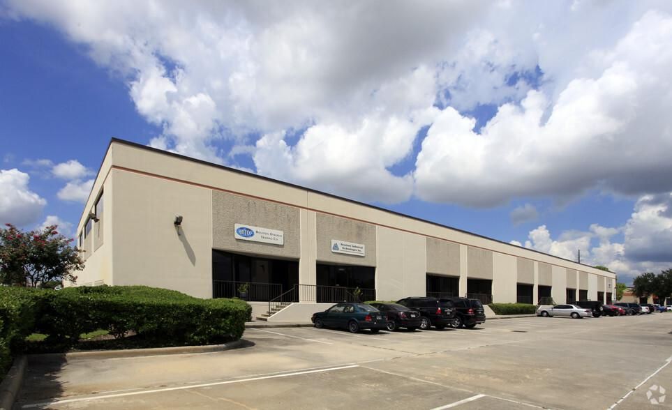 Bldg E 16502-16514 Air Center Blvd photo 4