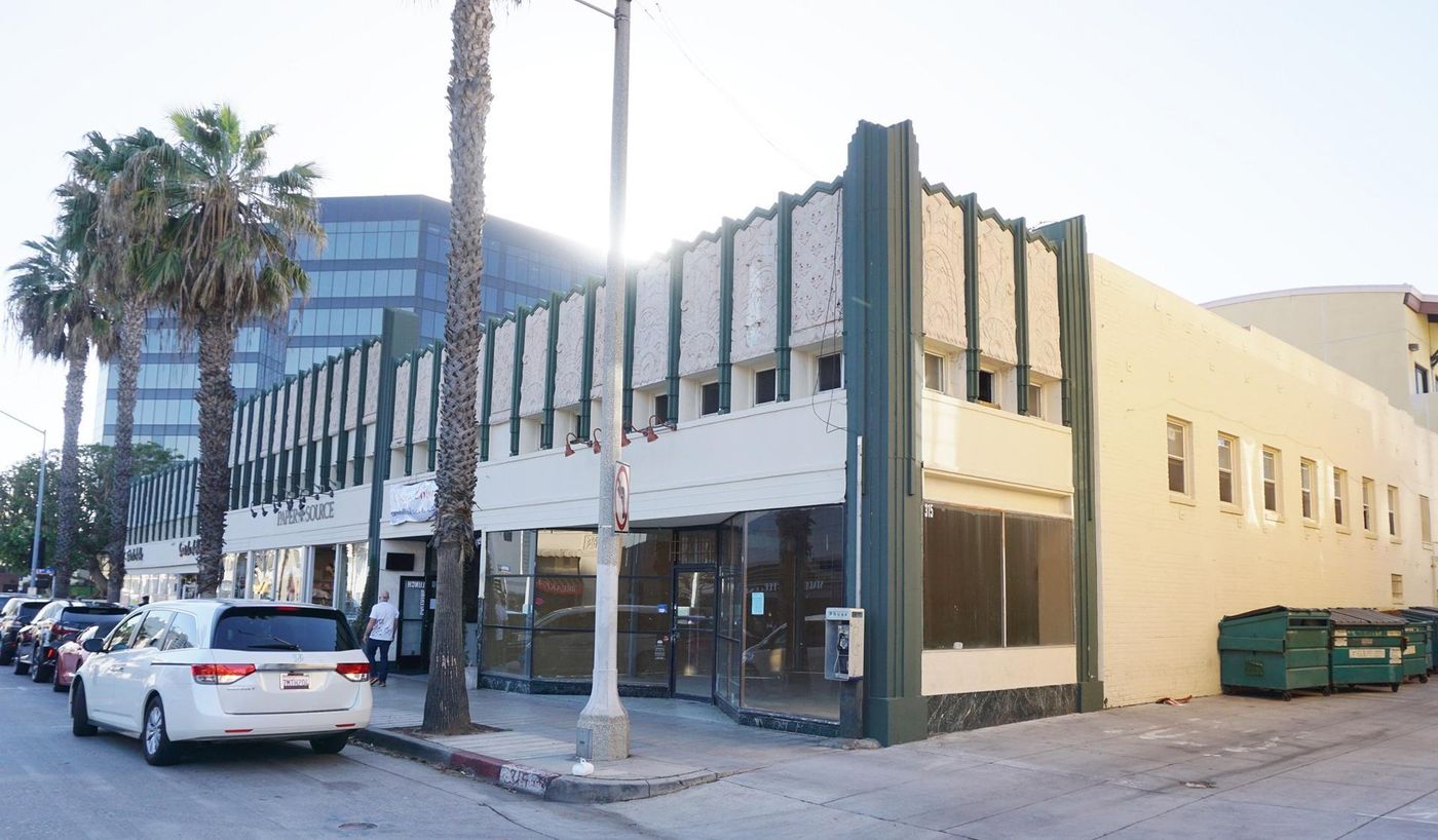 Can Demise to 1,000 SF- DTSM Restaurant/Retail photo 1