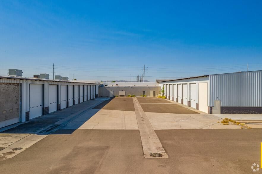 SERVICE BUILDING WITH YARD 2600 W McDowell Rd photo 4
