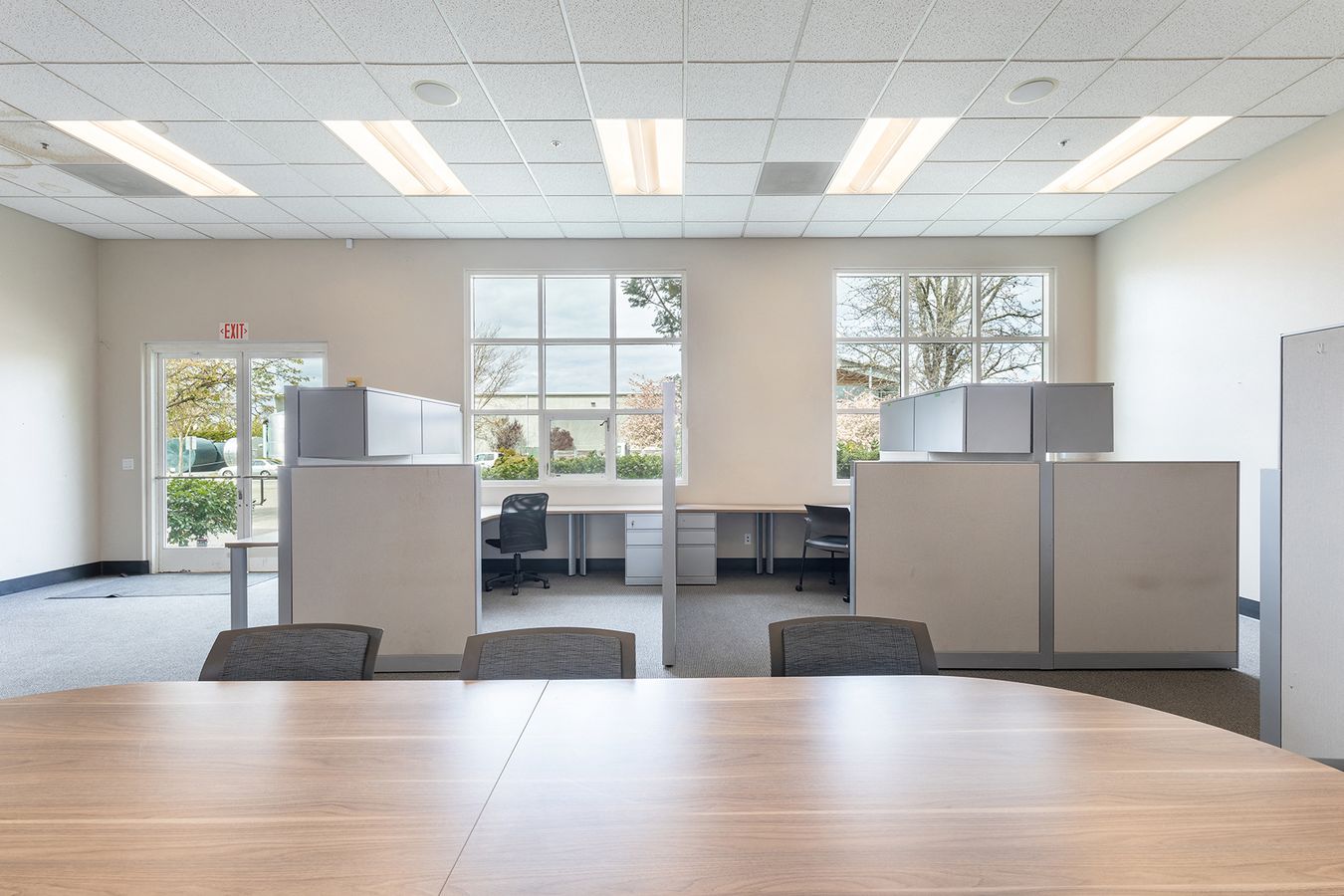 First Class Warehouse & Office Near Highway 101 photo 2