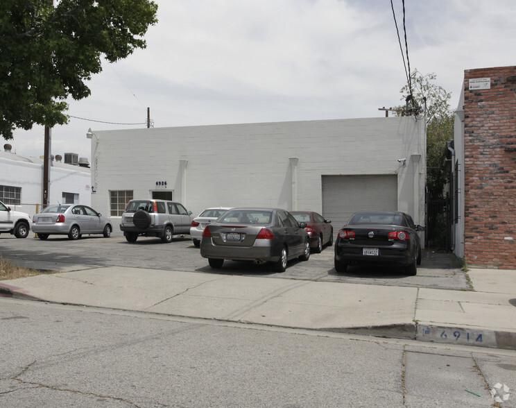 6926 Farmdale Ave photo 2