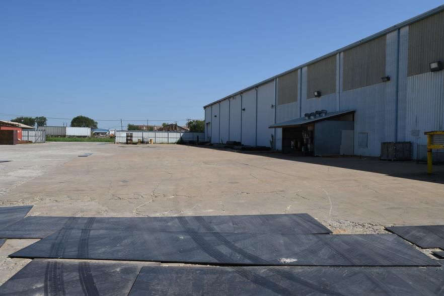 North Sylvania Industrial Park 3421 N Sylvania Ave photo 2
