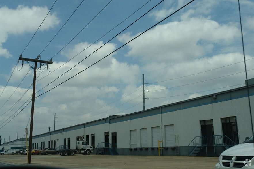 Building 14 5504-5540 Business Park photo 3