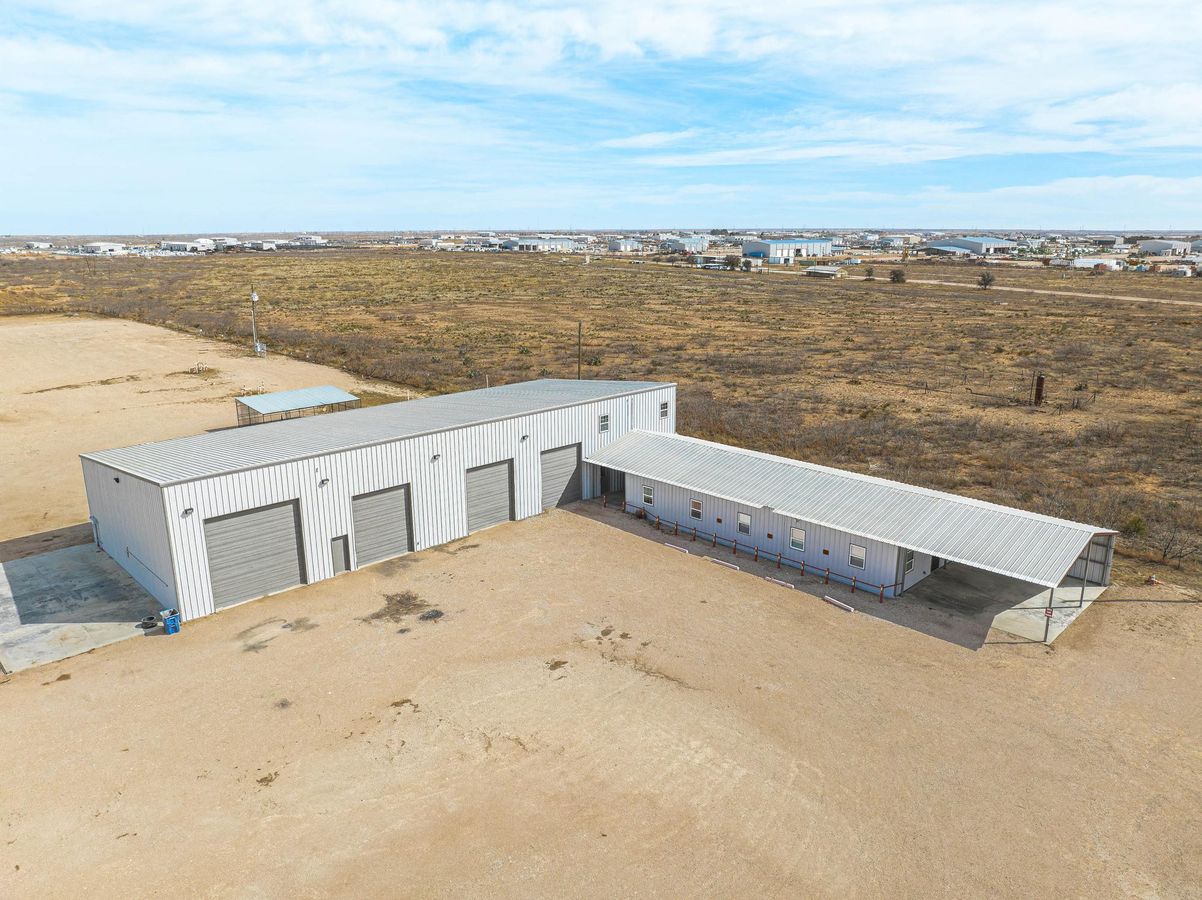 10 Acres + RV Hookup Maintenance Facility photo 4