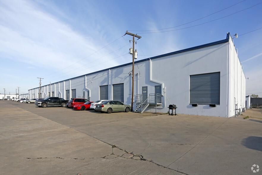 Berry Business Center 5848-5884 E Berry St photo 2