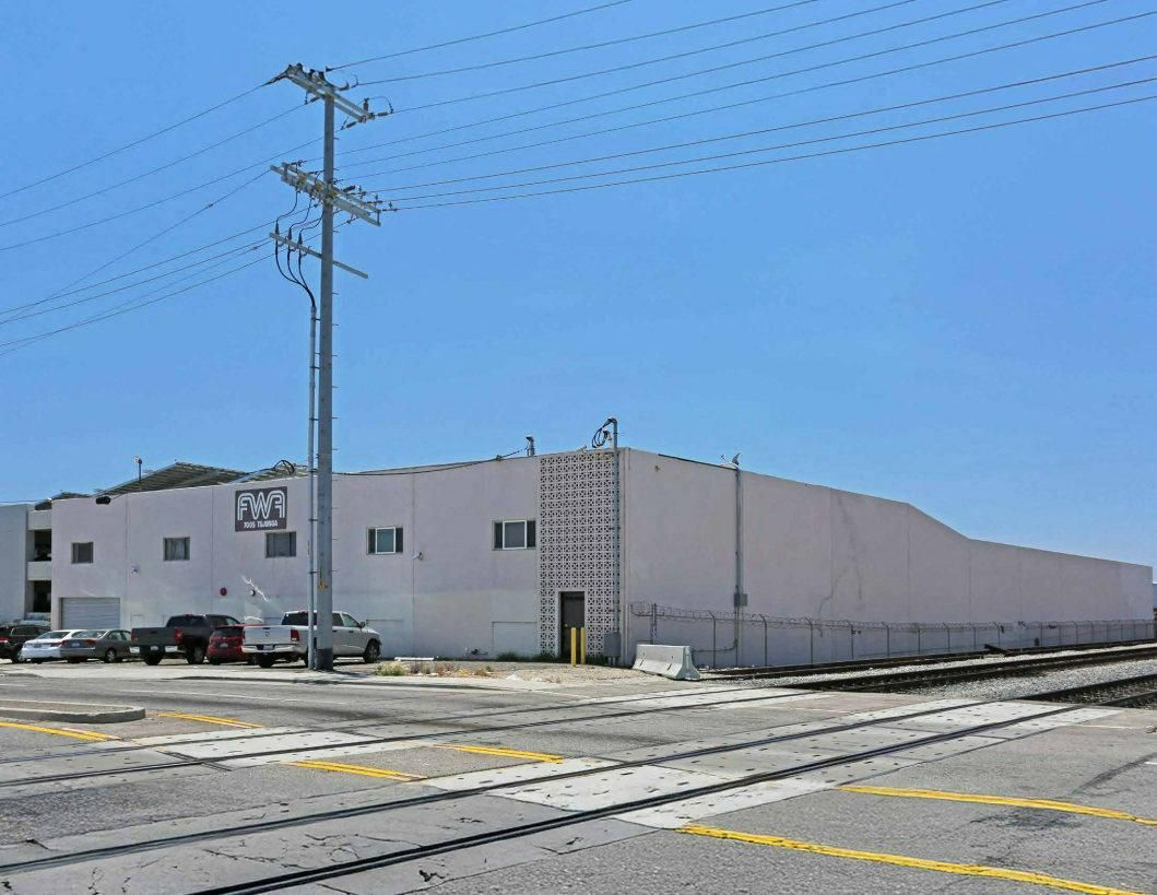 7005 Tujunga Ave photo 2