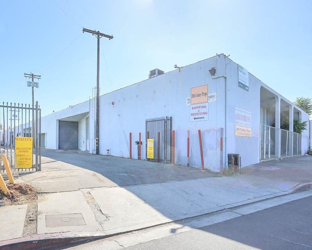 14746 Raymer Street photo 1