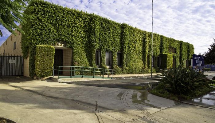 Warehouse Space for Rent at 19425-19431 Londelius St Northridge, CA 91324 - #1