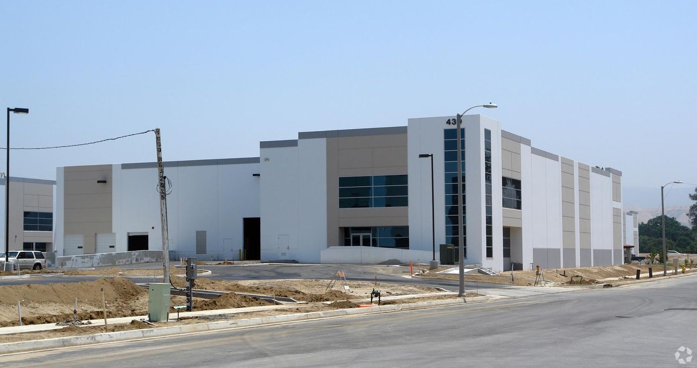 Bldg 2 photo 3