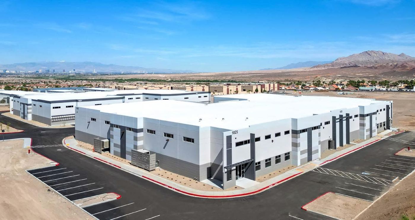 Bldg 1025 - ±20,499 SF Remaining! photo 2