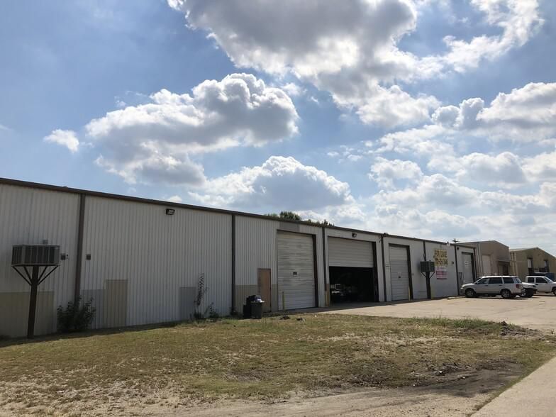 South Houston Warehouse w/ Offices near I-45 1002-1008 Pennsylvania Ave photo 3